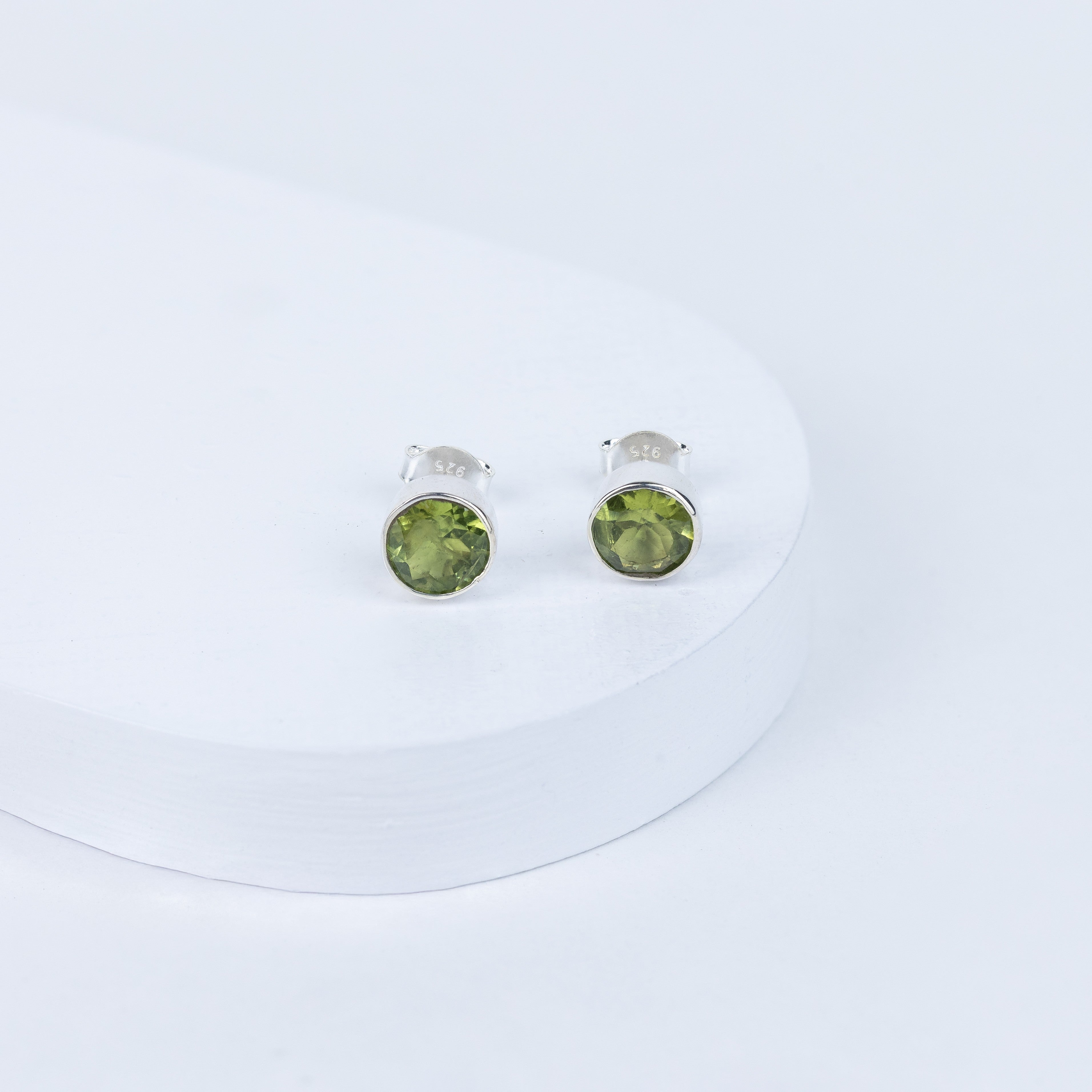 Perivibe Earrings in 92.5 Sterling Silver [Peridot round]