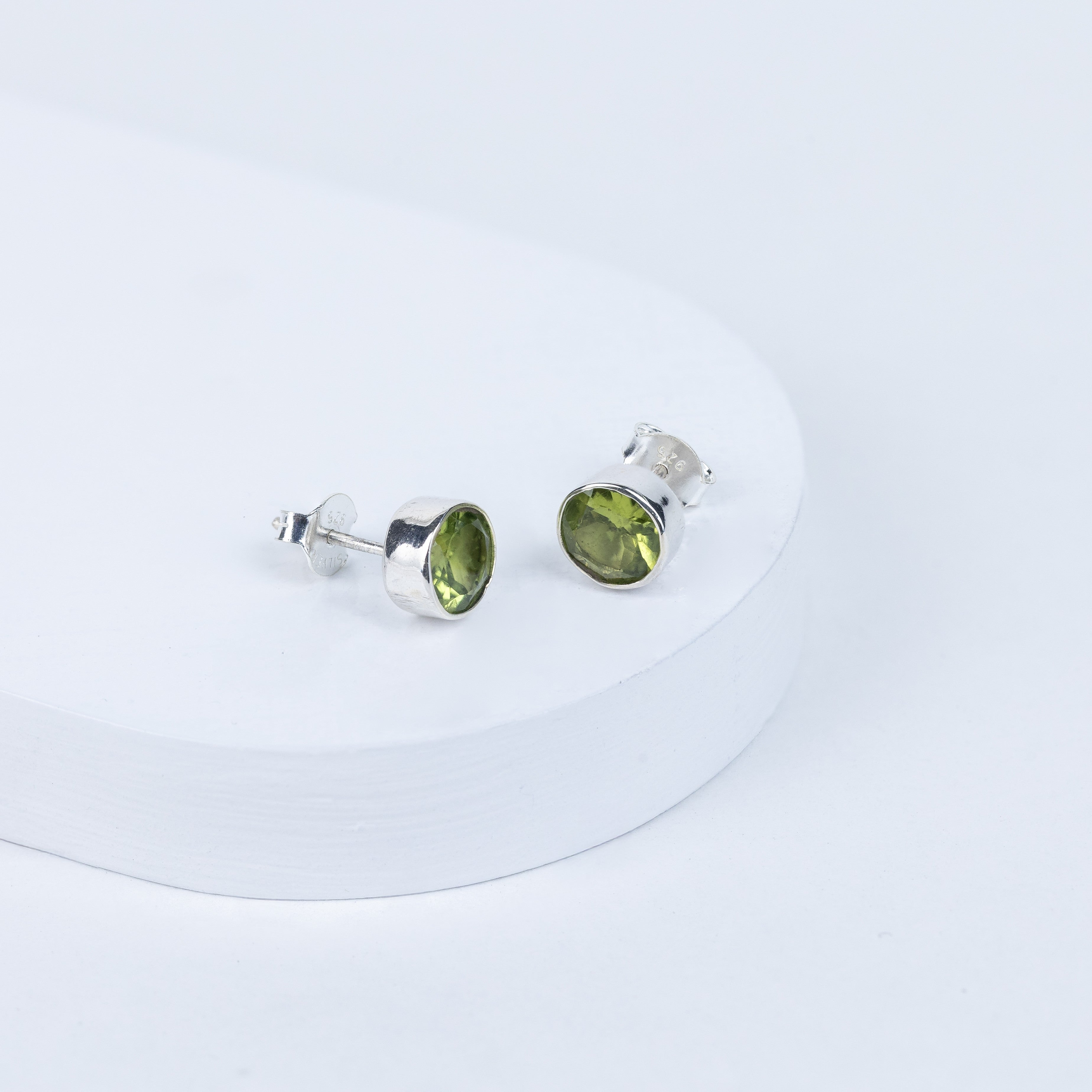 Perivibe Earrings in 92.5 Sterling Silver [Peridot round]