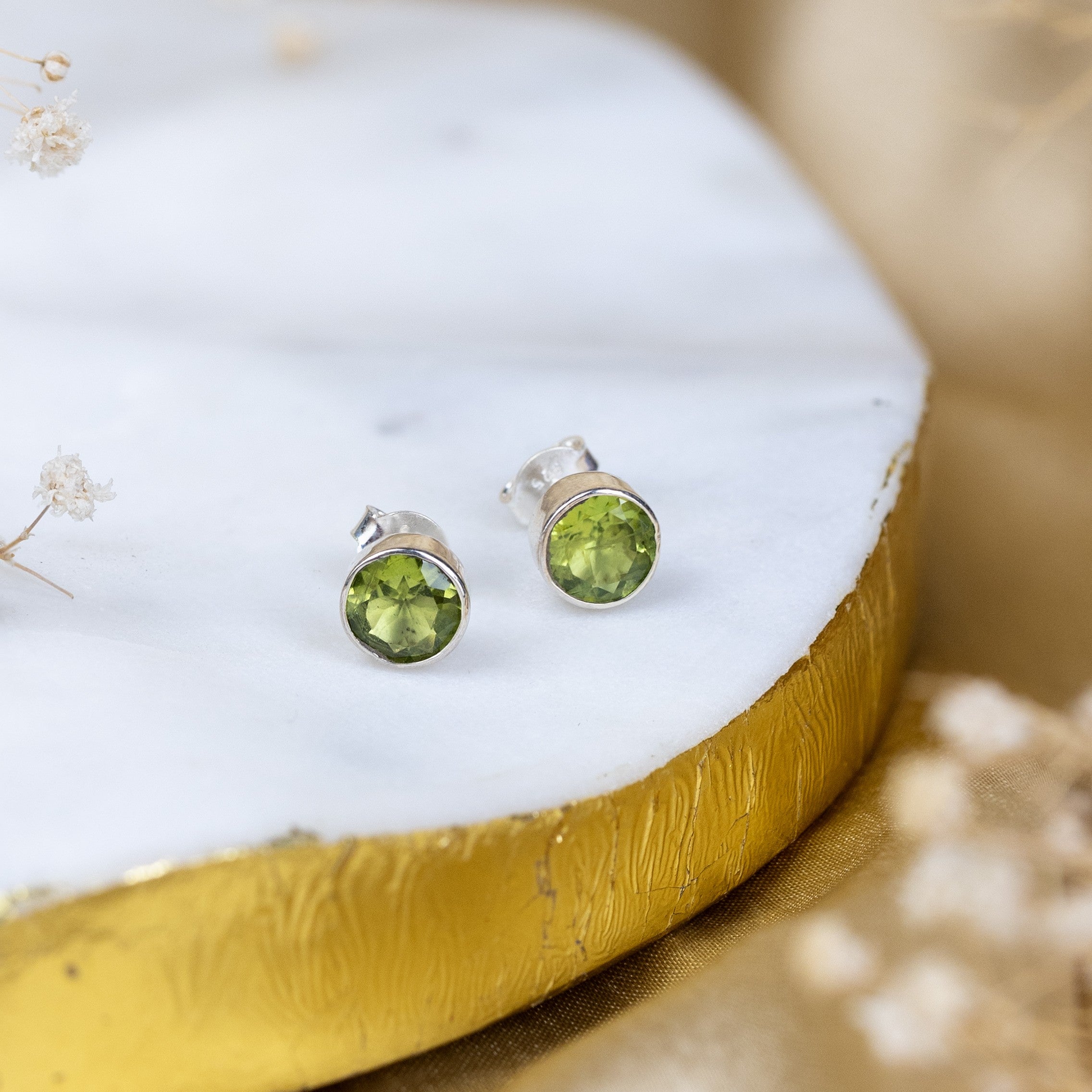 Perivibe Earrings in 92.5 Sterling Silver [Peridot round]