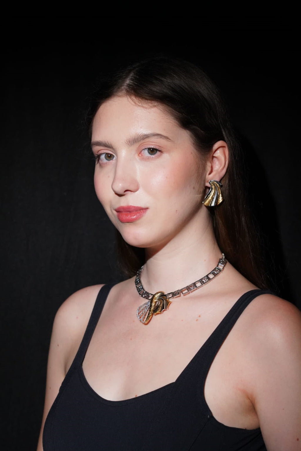 KNIFE EDGE NECKPIECE