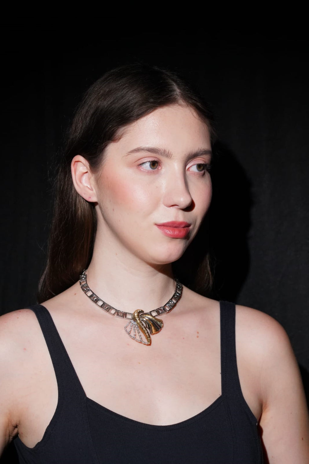 KNIFE EDGE NECKPIECE