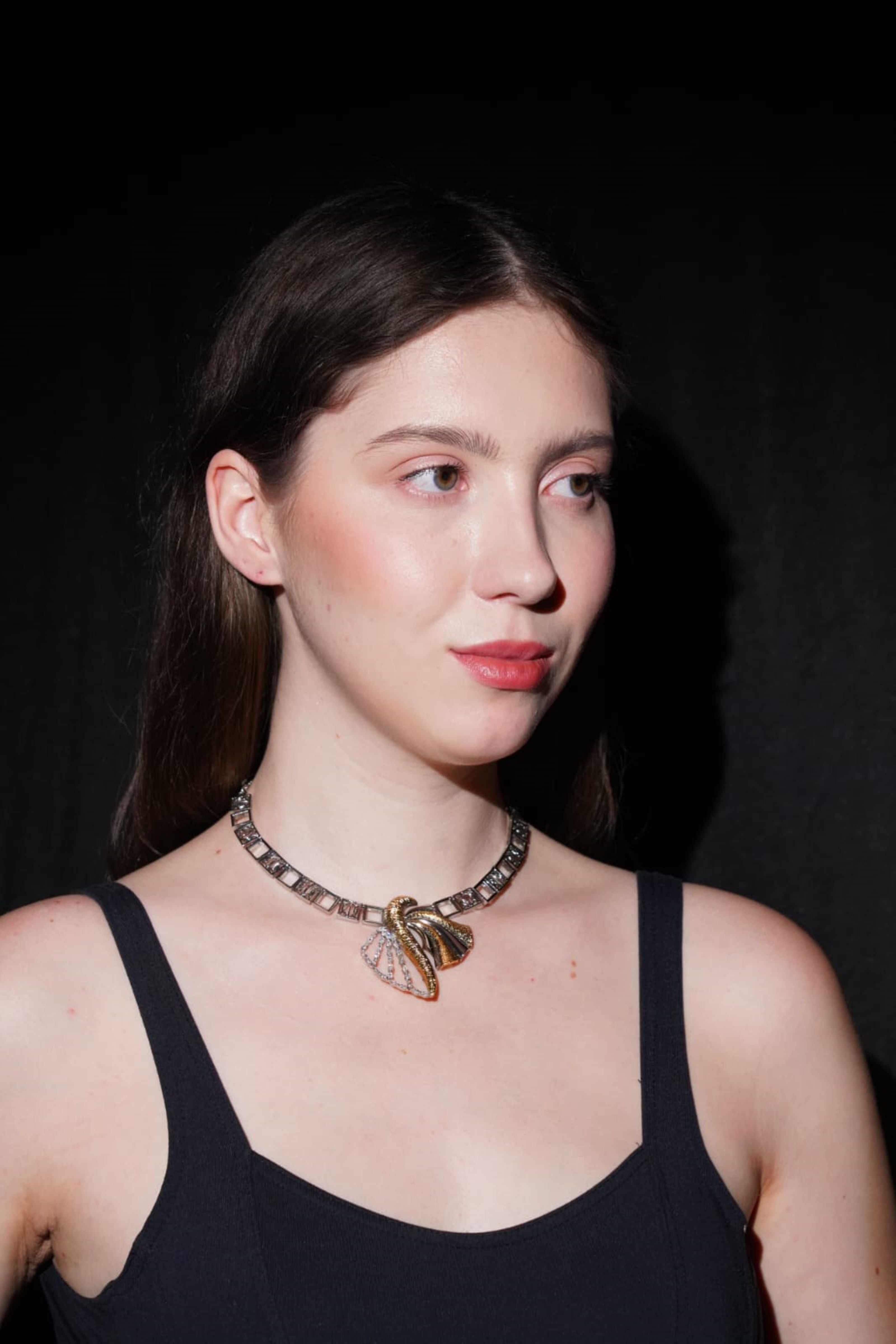 KNIFE EDGE NECKPIECE