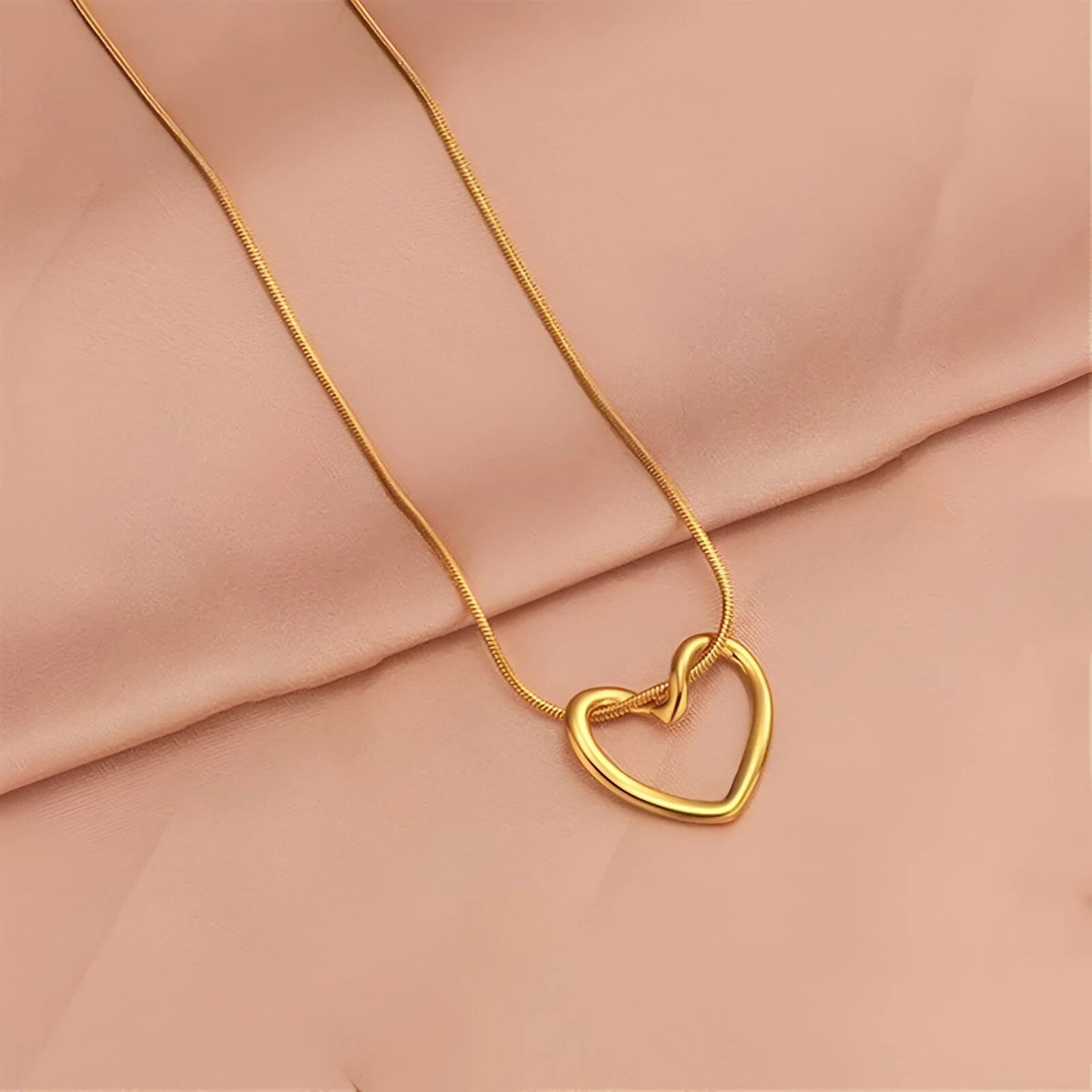 Trendy Heart Hollow Pendant Necklace