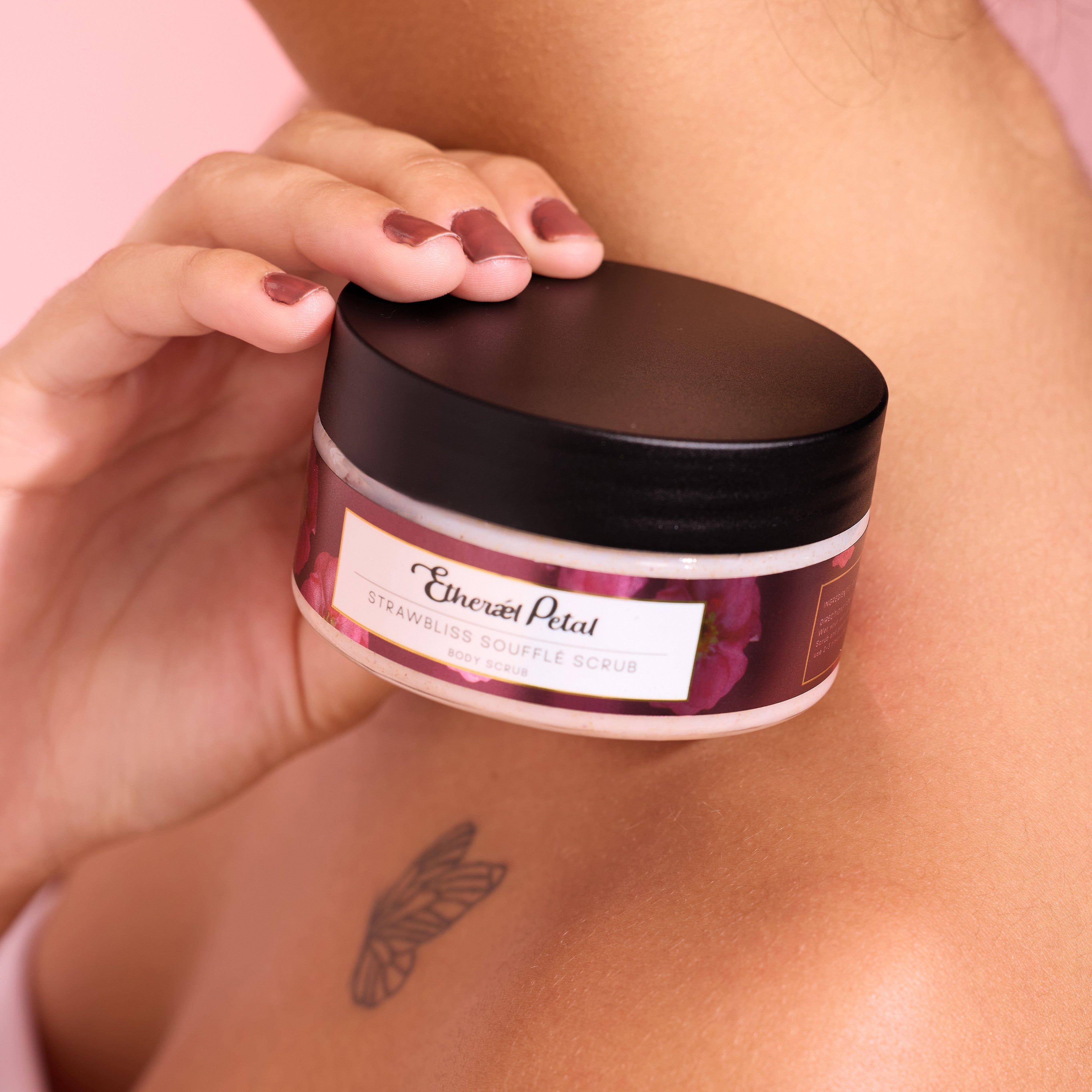Strawbliss Soufflé Scrub
