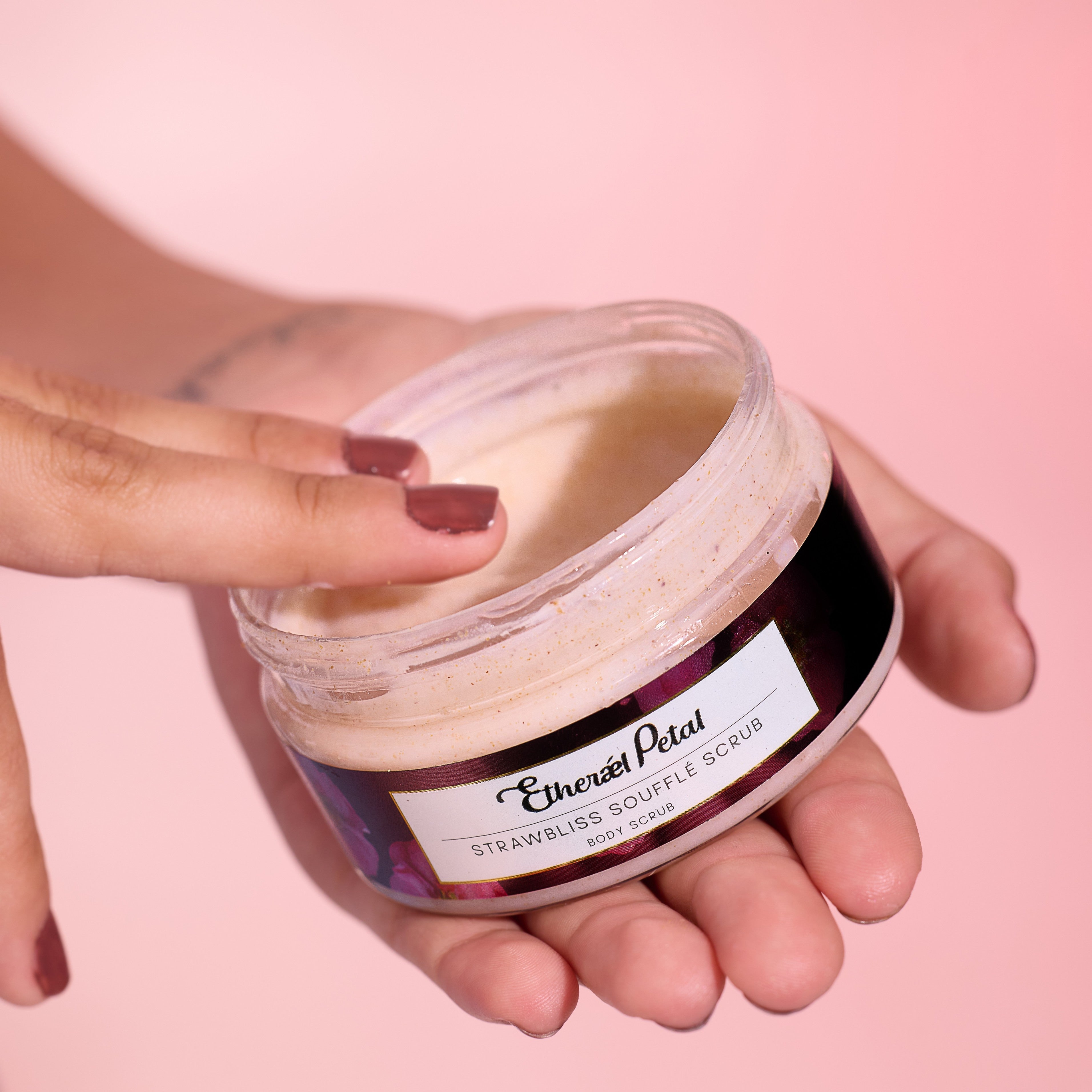 Strawbliss Soufflé Scrub