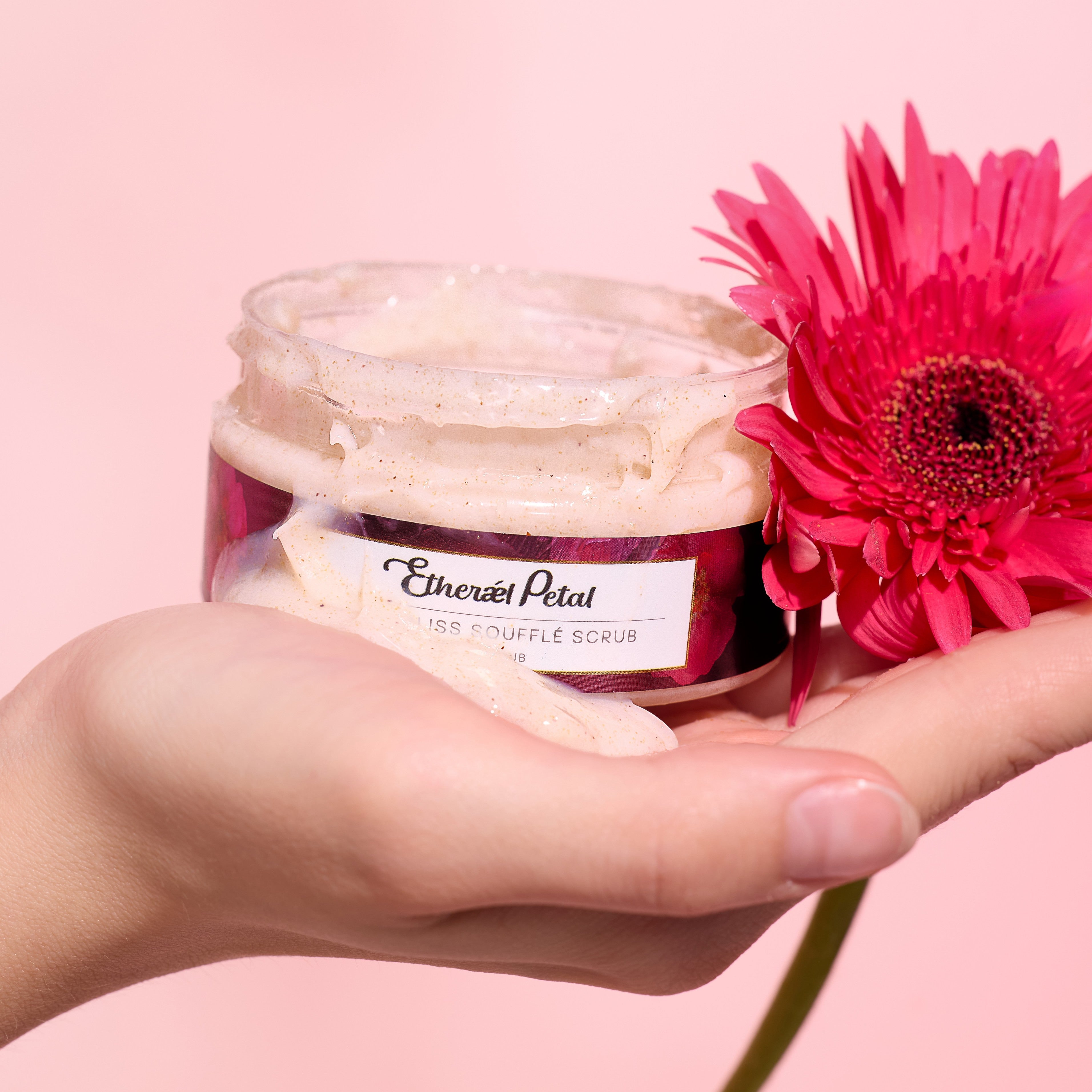 Strawbliss Soufflé Scrub