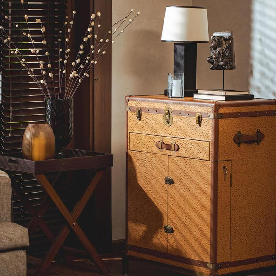 Hestia trunk bar