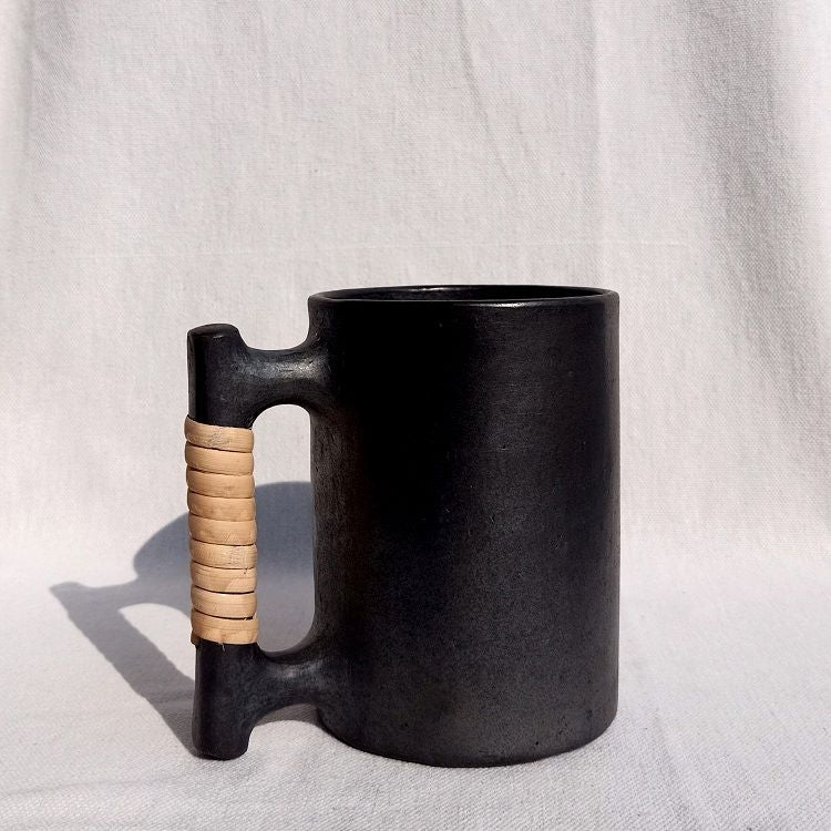 Longpi Black Pottery Beer Mug Large - Round