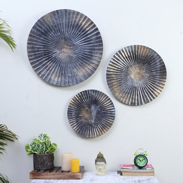 Amaya Decors Grey & Gold Hammered Wall Décor Set of 3